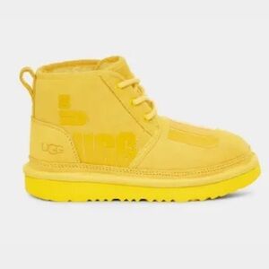 Yellow Scatter Graphic Uggs size 4